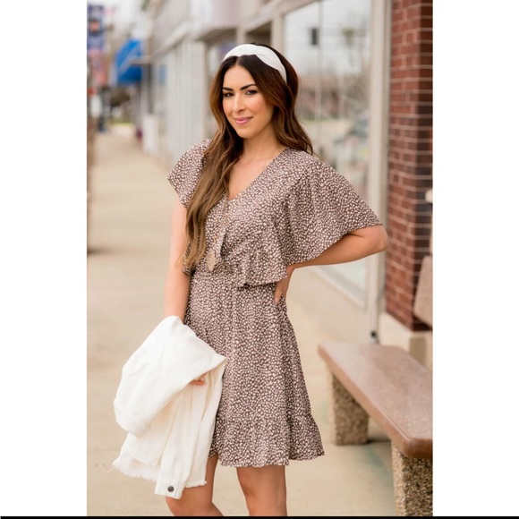 NEW Betsey’s Boutique Shop Cheetah Flutter Sleeve Dress in ‘Mocha’ brown - Picture 2 of 8